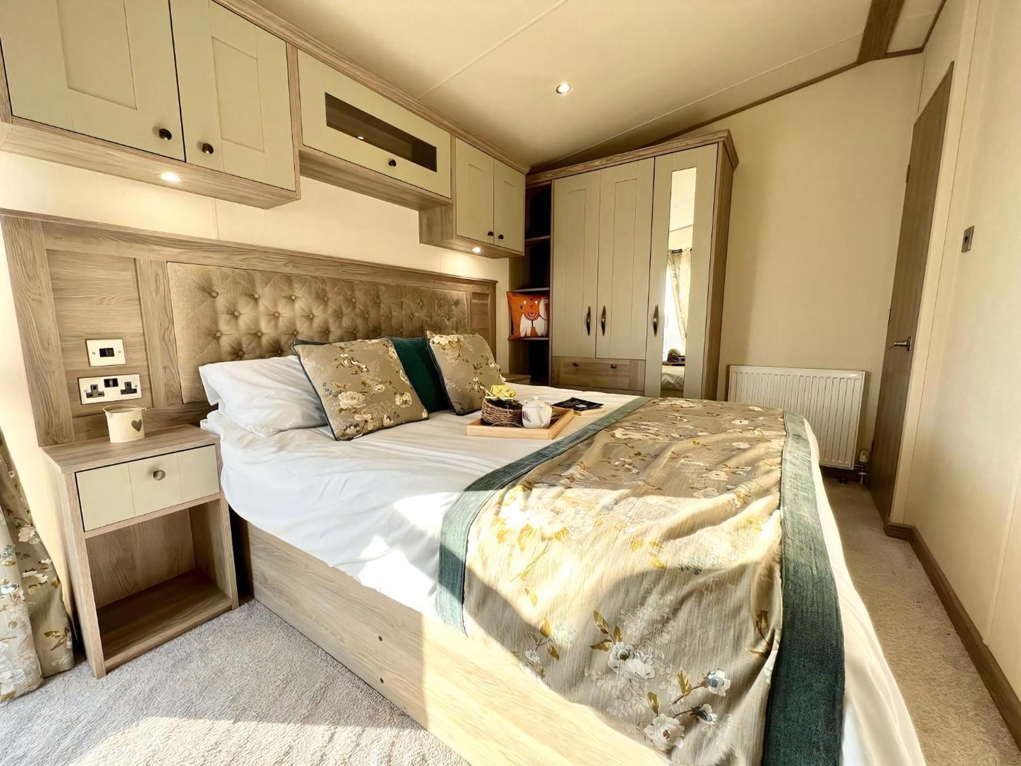Stunning Caravan With Full Lake View At Southview Holiday Park Ref 33004Ml Скегнес Екстериор снимка