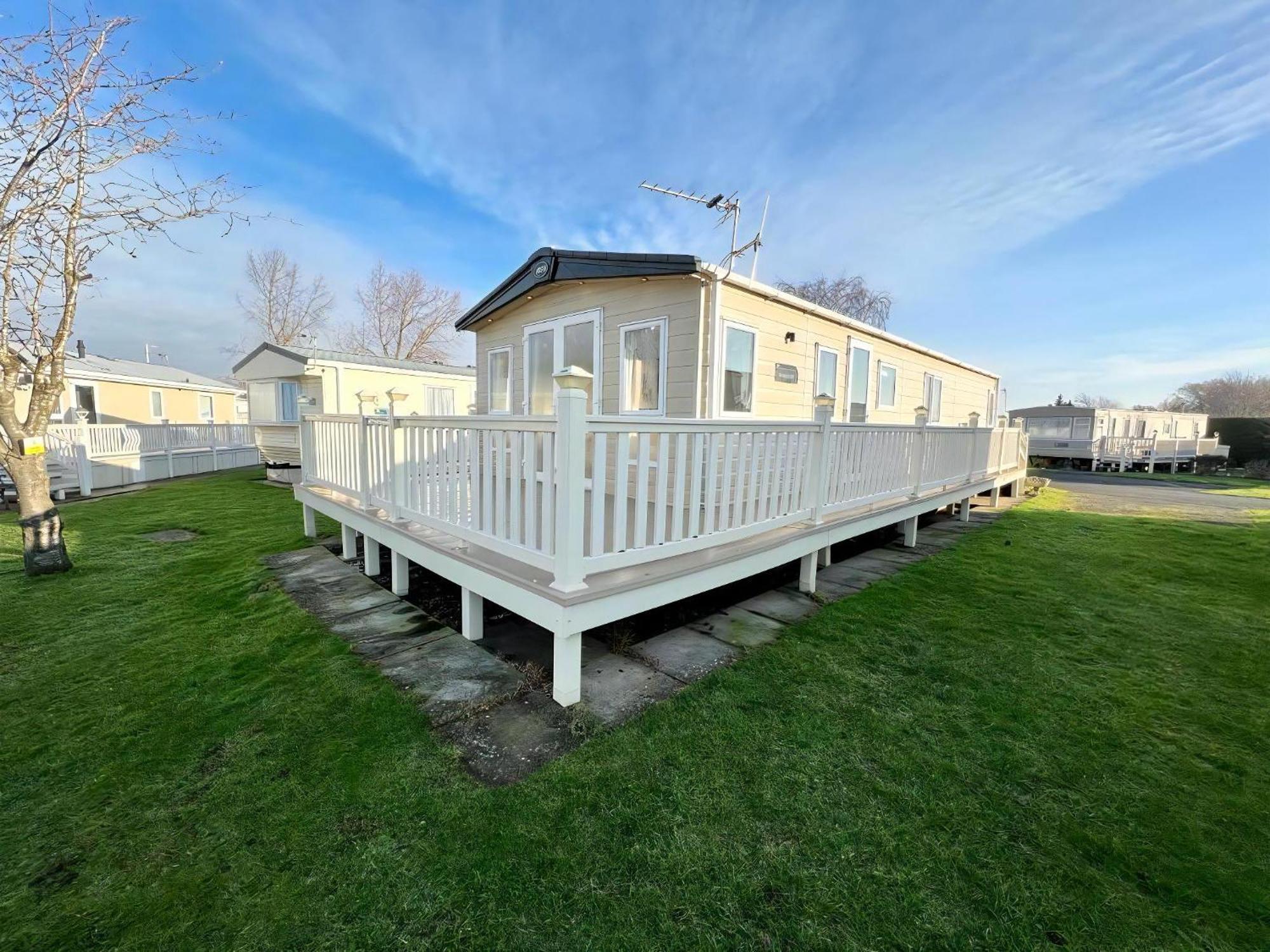 Stunning Caravan With Full Lake View At Southview Holiday Park Ref 33004Ml Скегнес Екстериор снимка