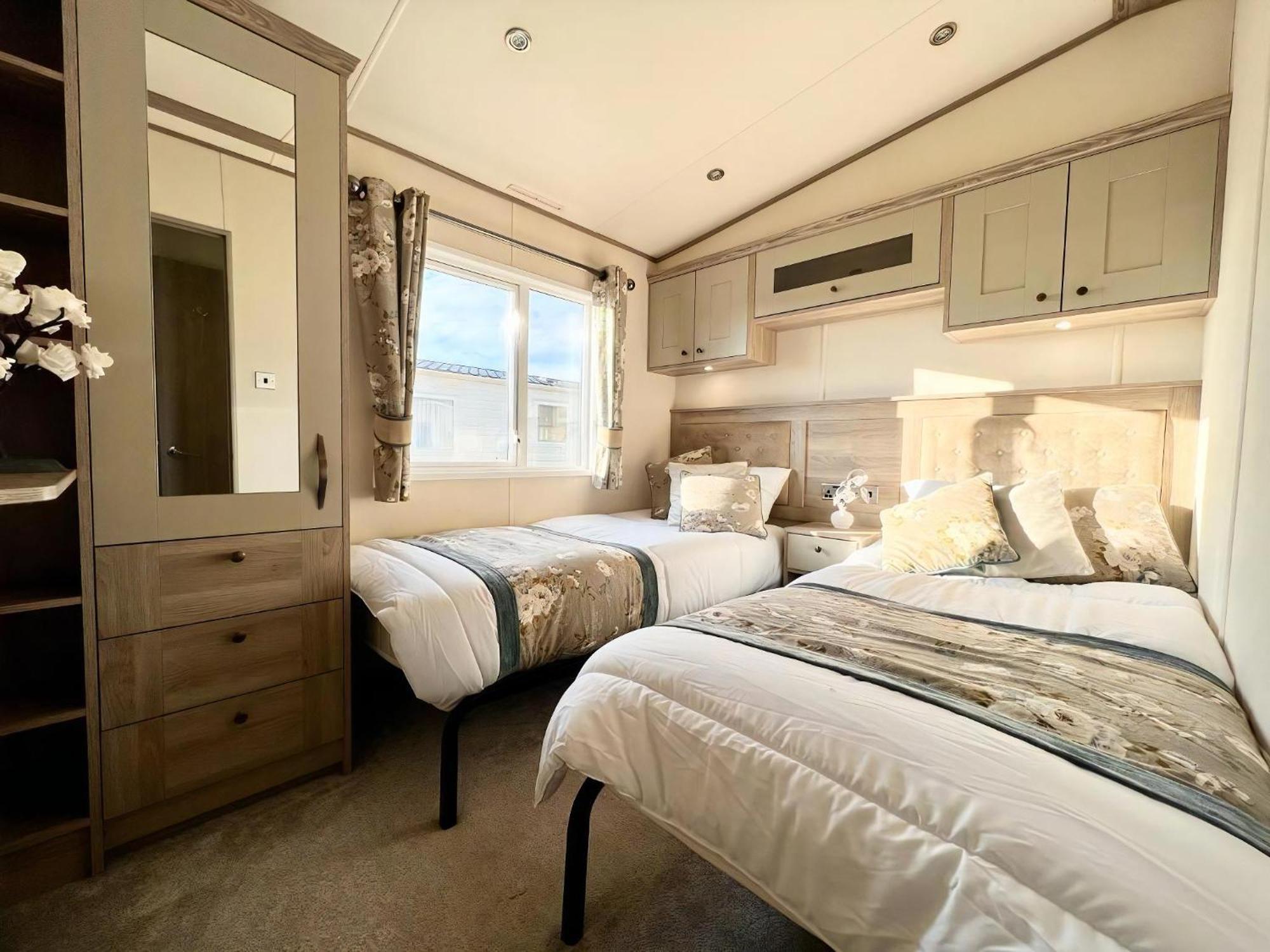 Stunning Caravan With Full Lake View At Southview Holiday Park Ref 33004Ml Скегнес Екстериор снимка
