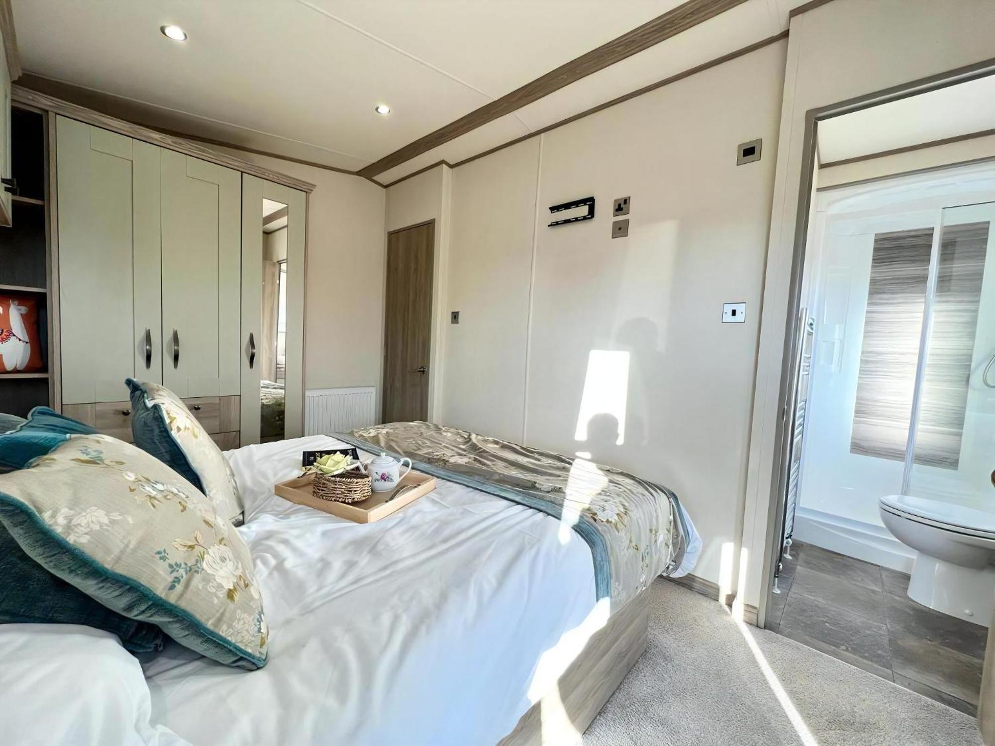 Stunning Caravan With Full Lake View At Southview Holiday Park Ref 33004Ml Скегнес Екстериор снимка